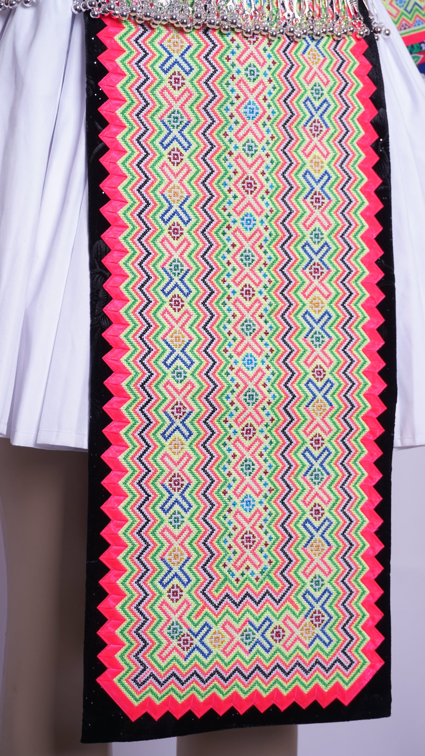 Handsewn Pajntaub Tawm Laug