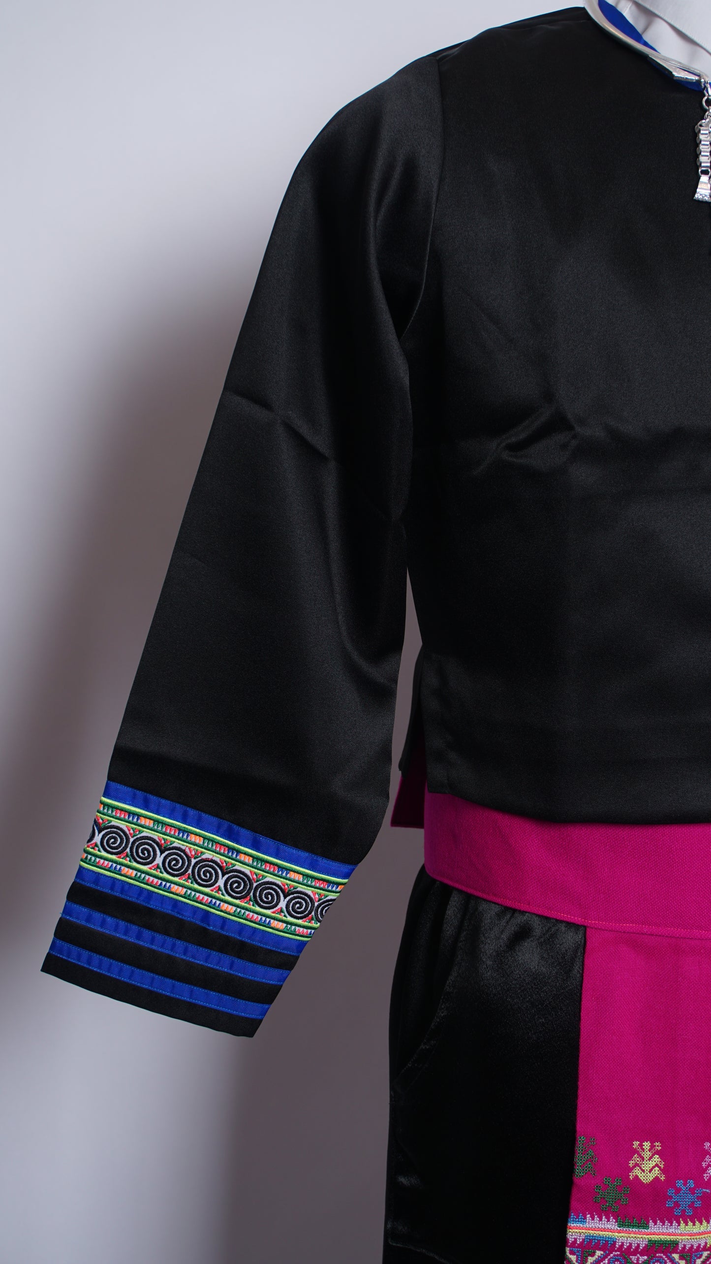 Men Hmong Txaij Set- Black Qwj (44")