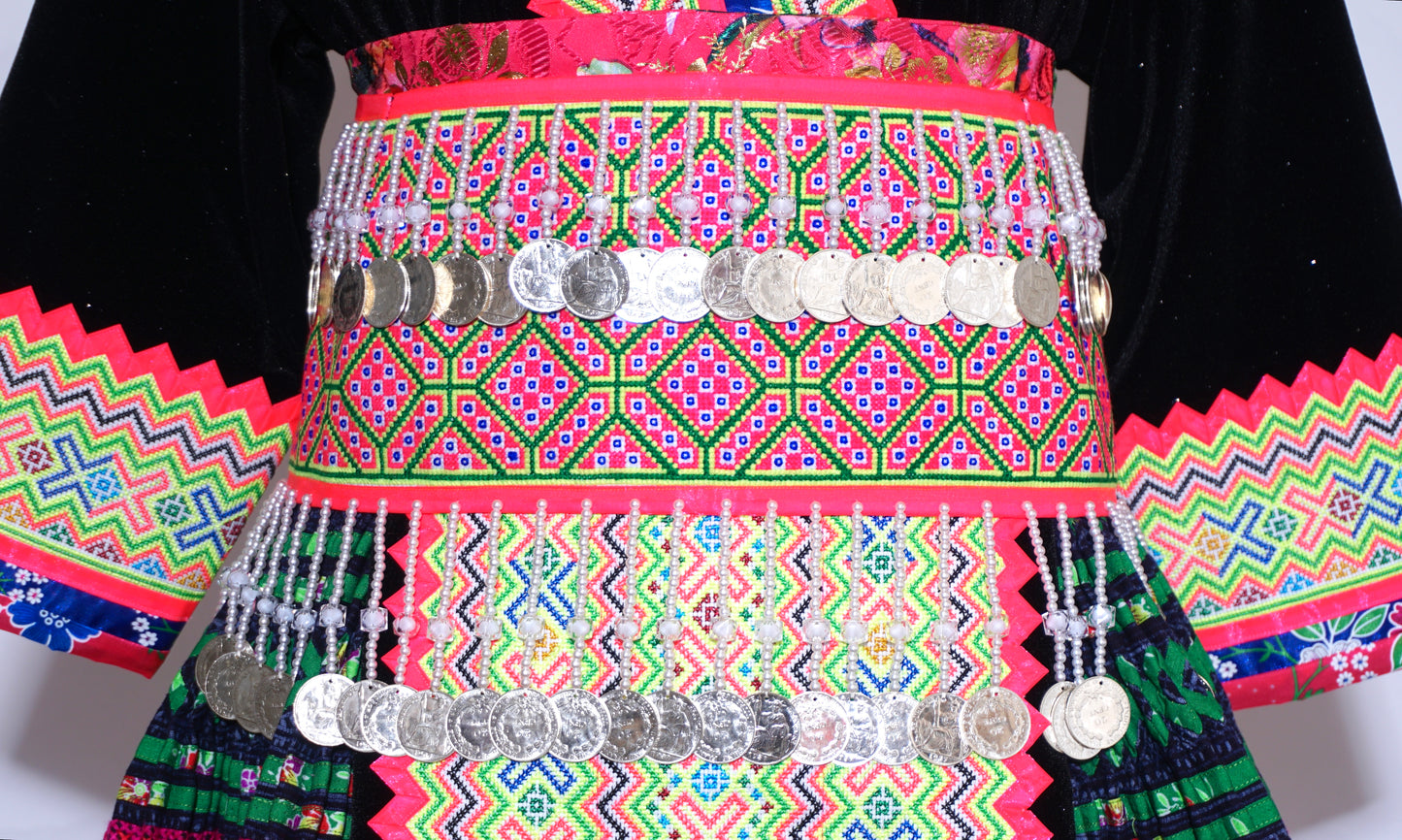 Handmade Hmong Leeg Hlab