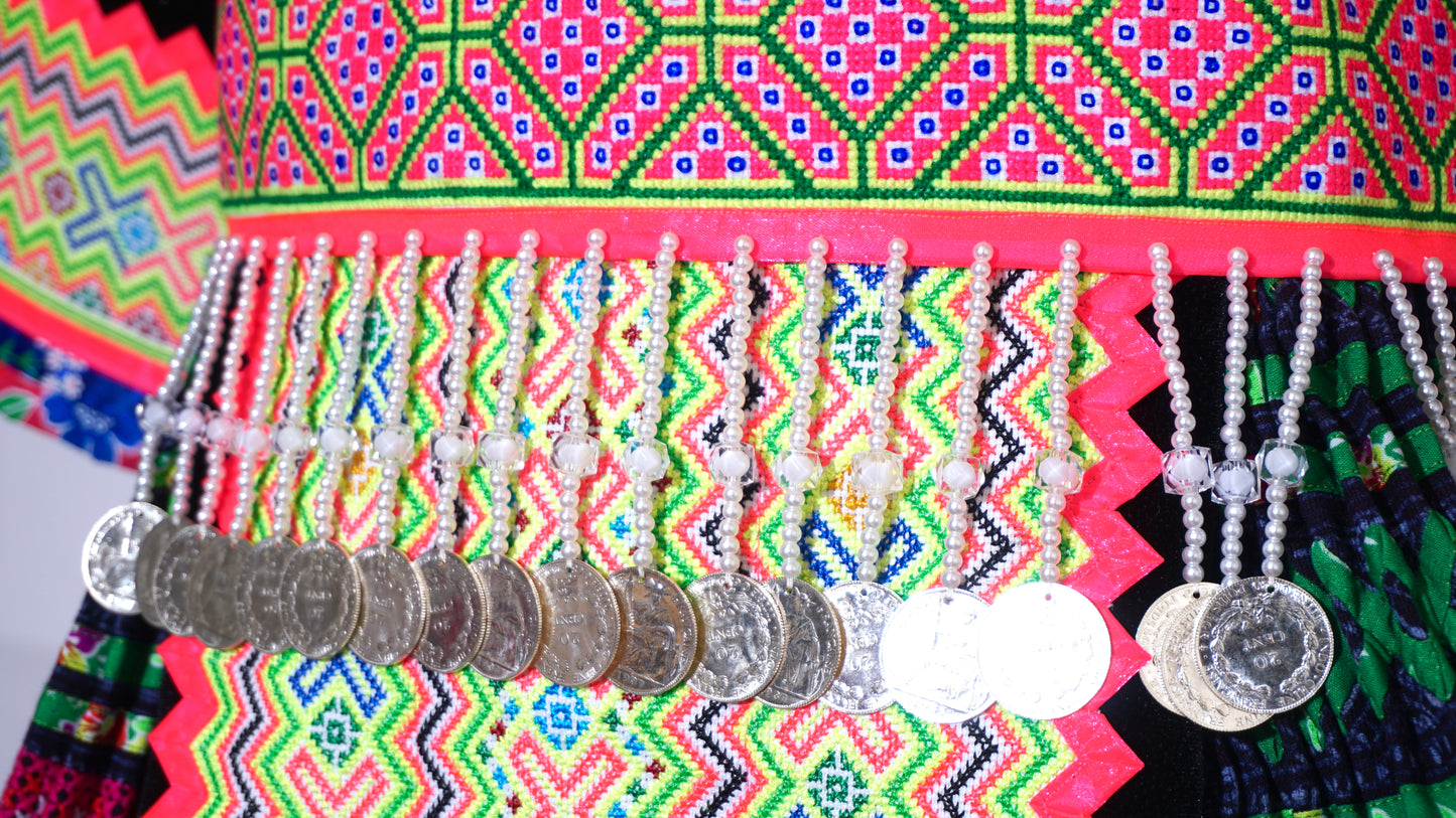 Handmade Hmong Leeg Hlab