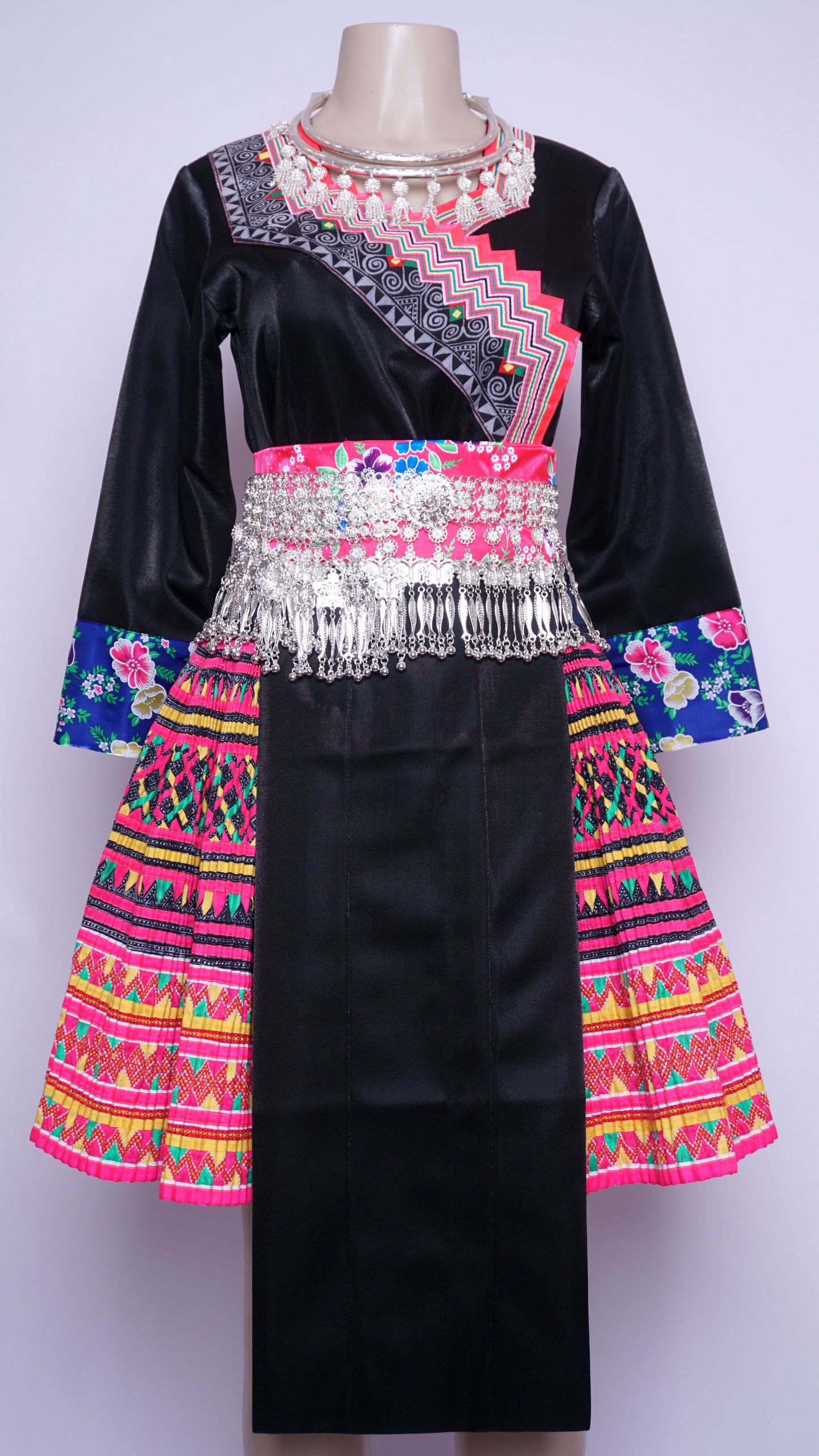 Handmade Hmong Leeg Pink Zig-zag Trim