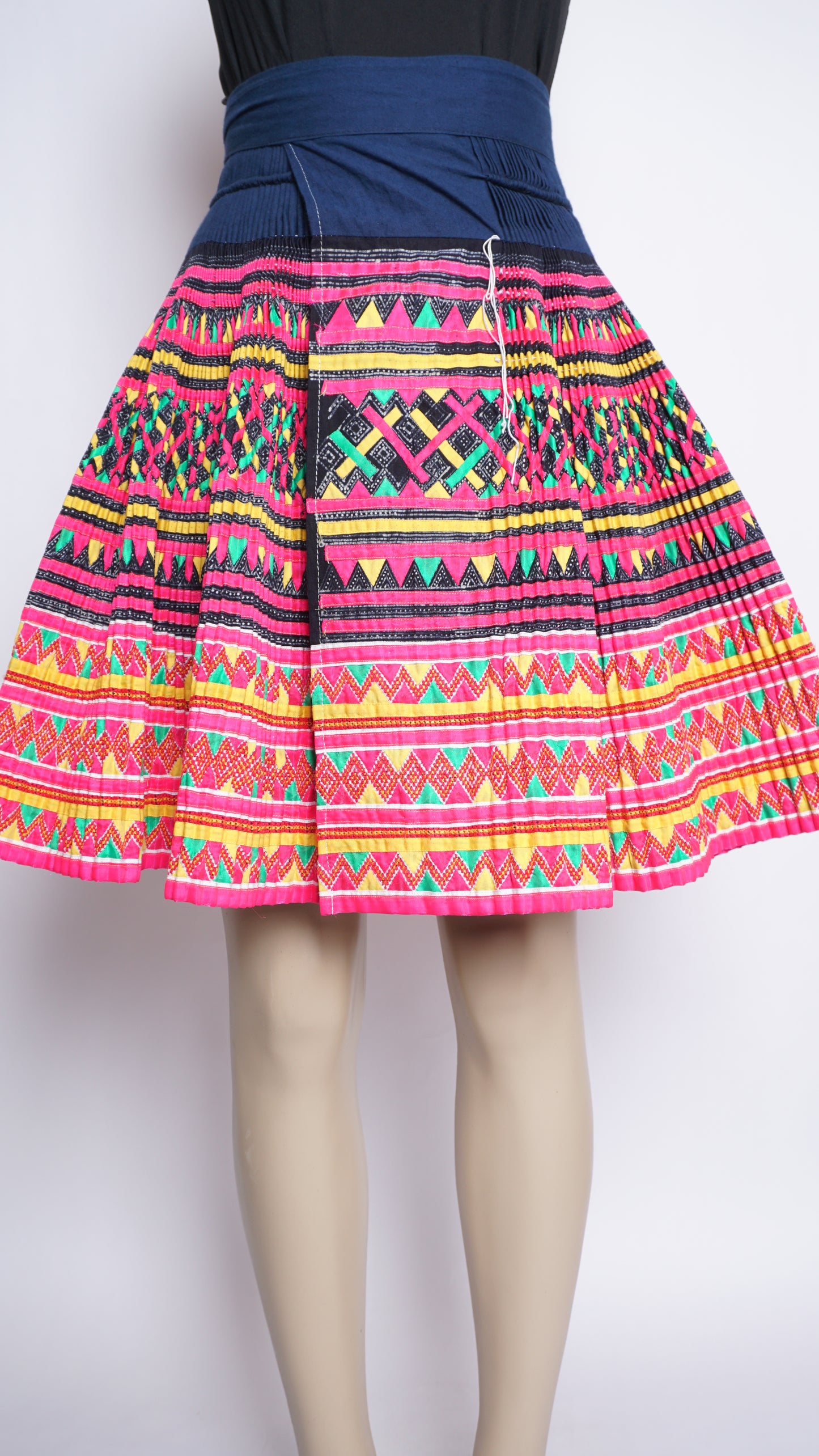 Handmade Hmong Leeg Skirt (38x22)