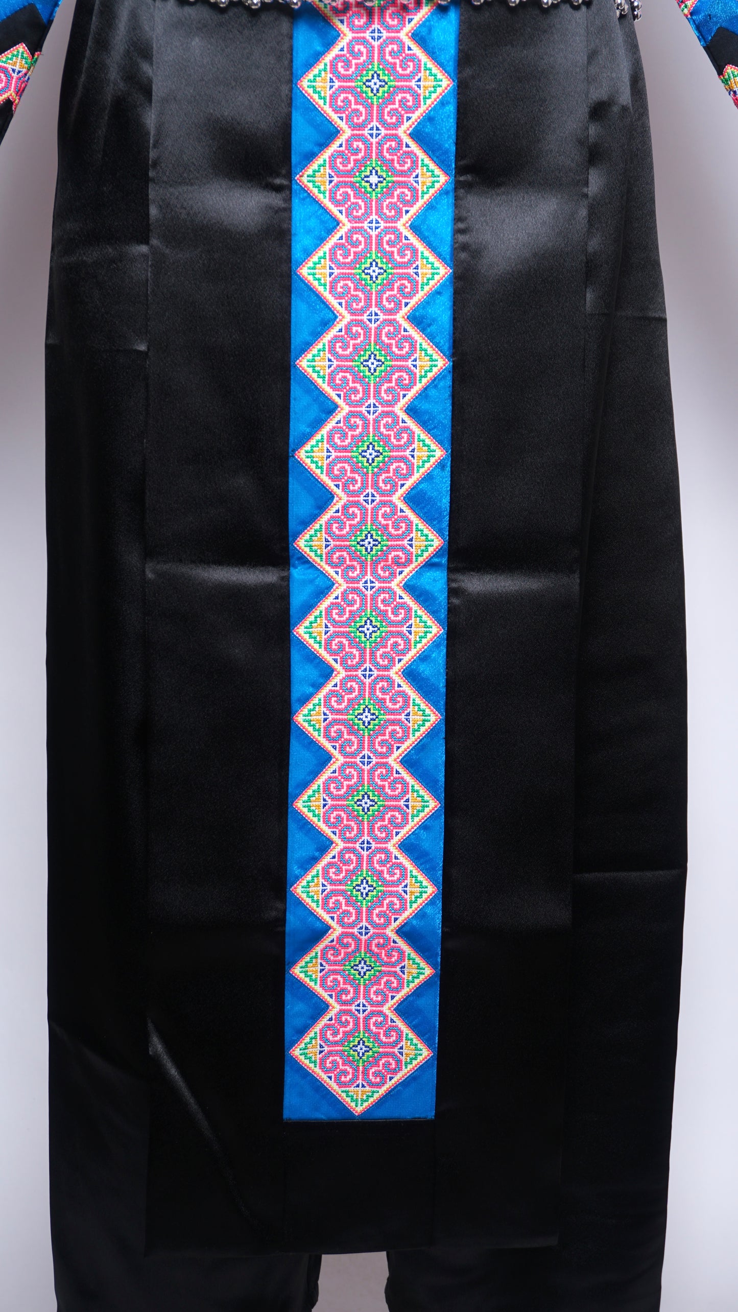 Hmong Txaij Handmade Pajntaub Tawm Laug (44")