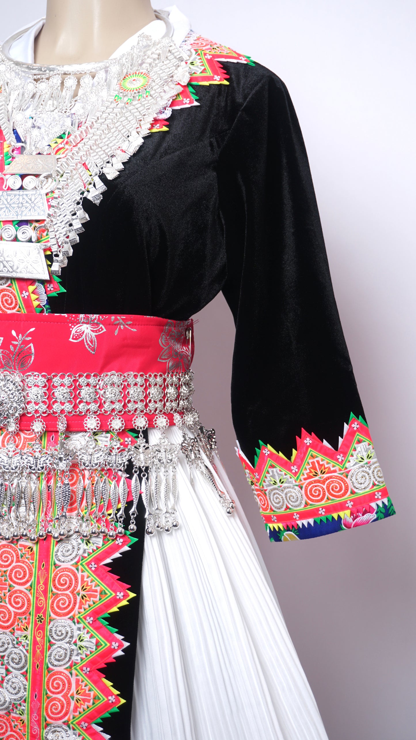 Handmade Pajntaub Mos Qwj (40")