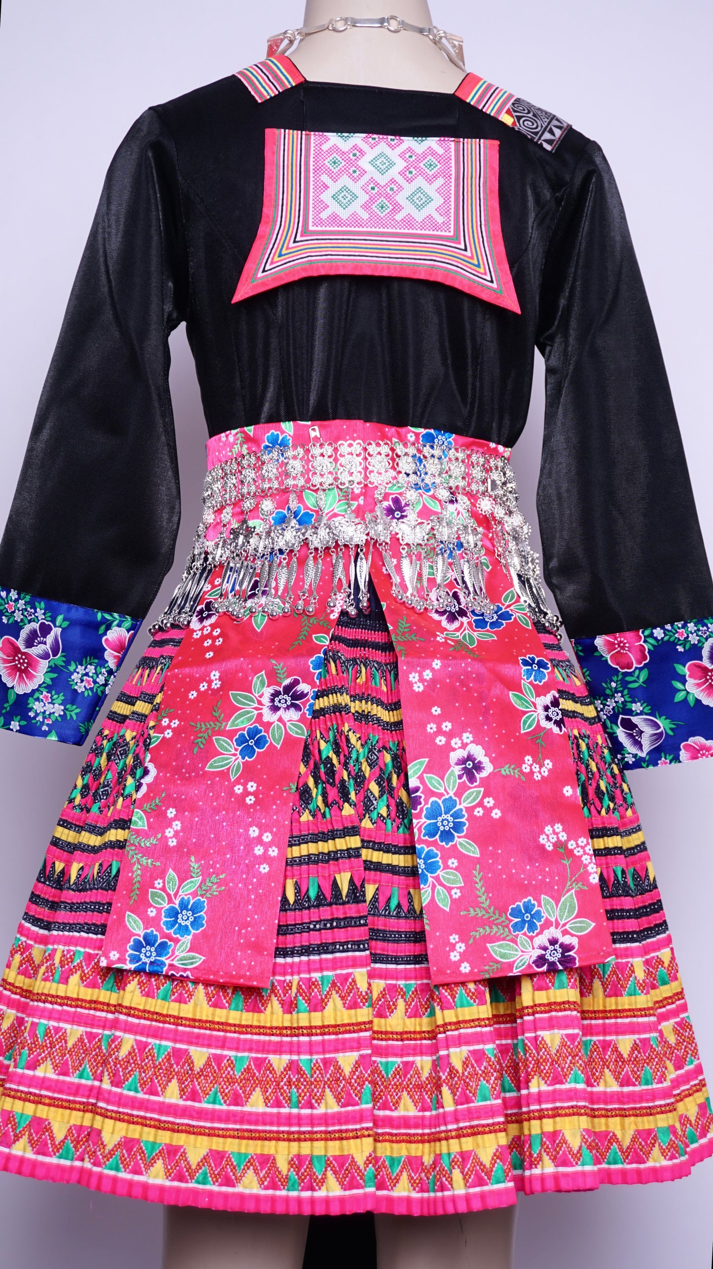 Handmade Hmong Leeg Pink Zig-zag Trim