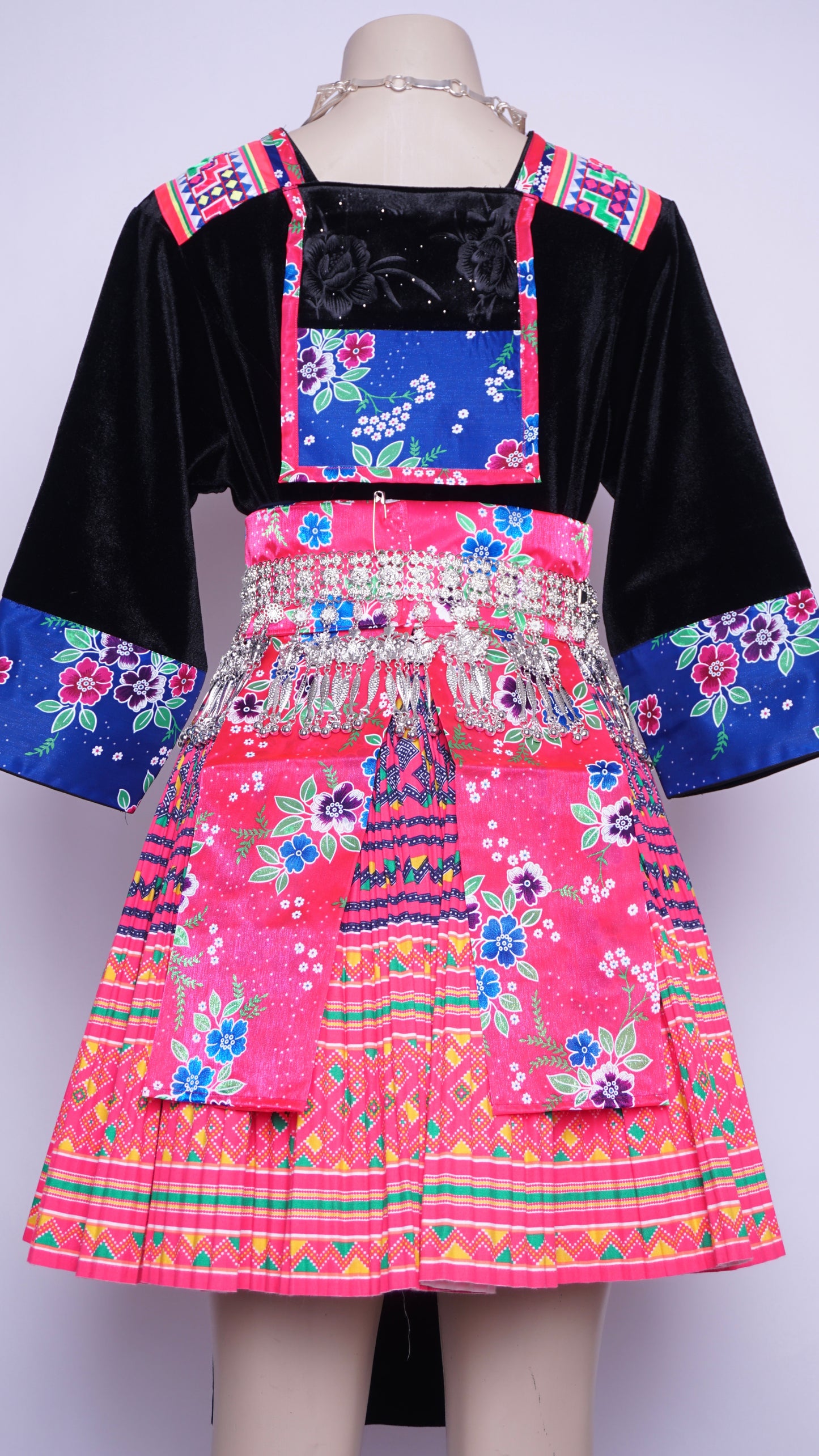 Handsewn Noob Coo-Pink/Blue Floral Straight Front (40")