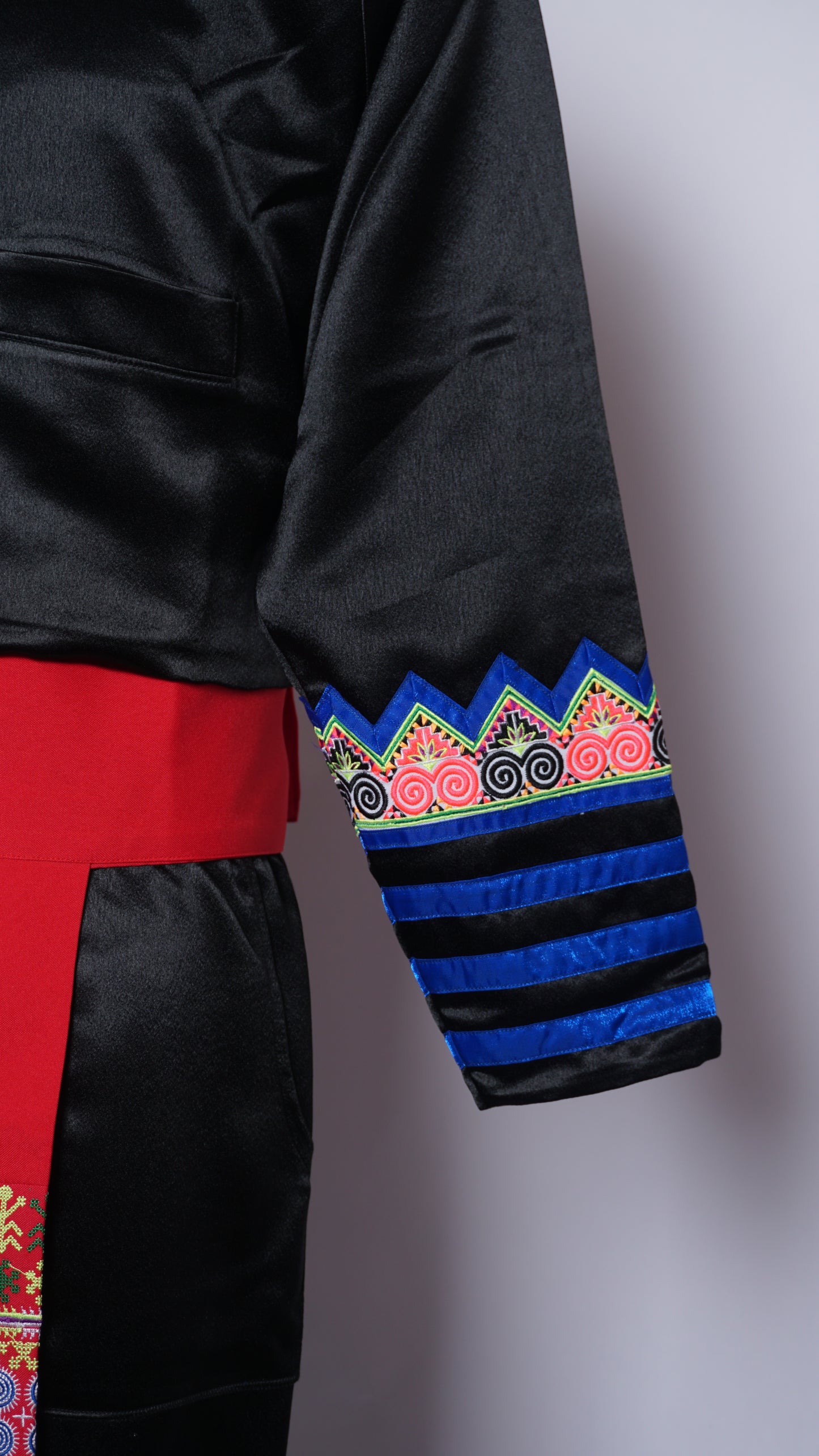 Men Hmong Txaij Set- Pink/Black Heart Qwj (44")