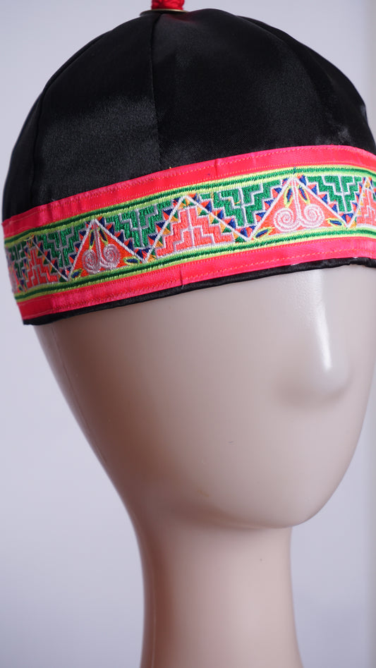 Hmong Hat-Pink Trim Triangle w/White Qwj Pattern