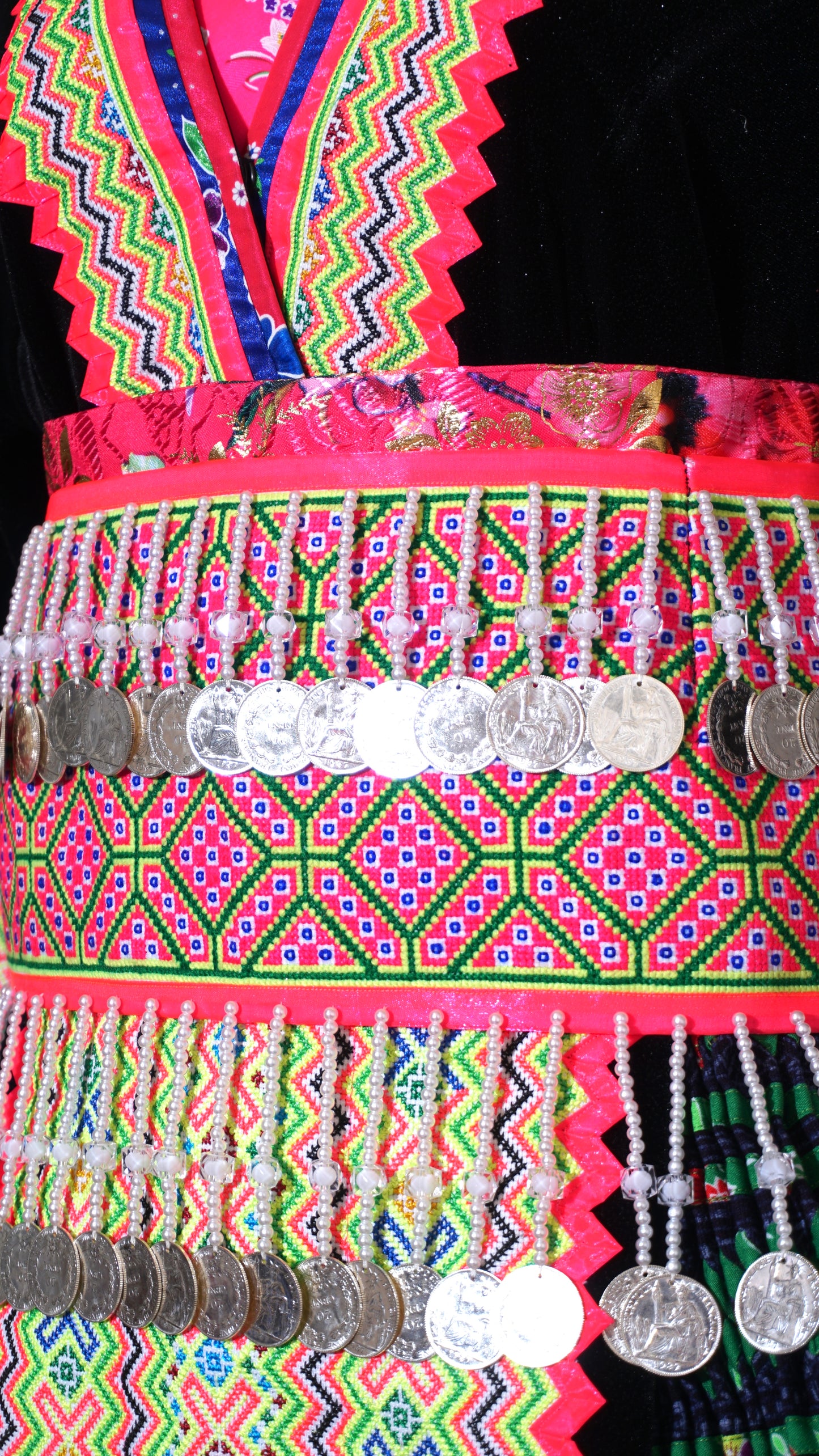 Handmade Hmong Leeg Hlab