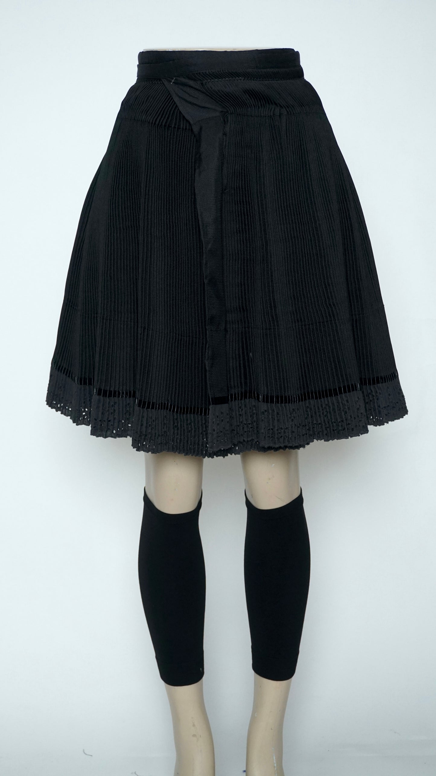 Black Skirt Lace Bottom (40x22)
